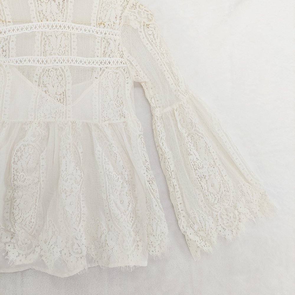 Altar'd State Atalaya White Lace Trumpet Long Sleeve Mock Neck Blouse P3927 - Picture 4 of 9